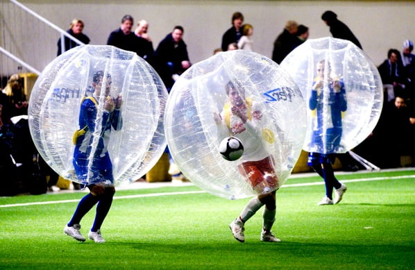 Arriva il nuovo sport del calcio - Boblefotball - Bubble football/soccer